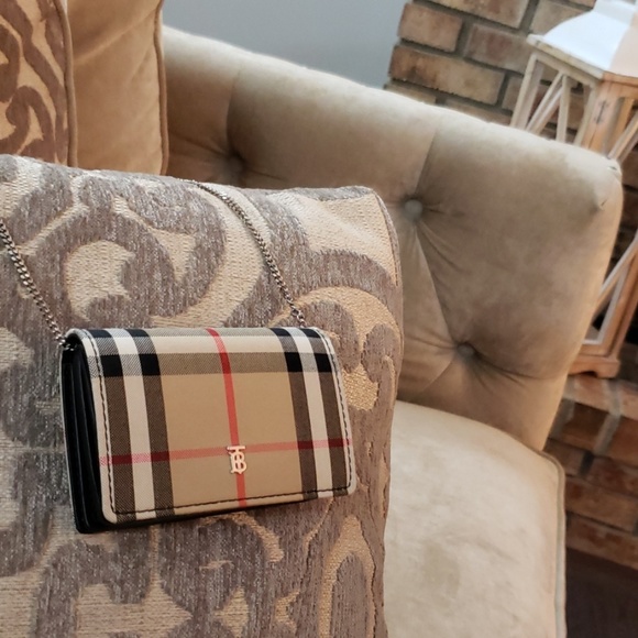 Burberry Handbags - Burberry vintage crossover card purse